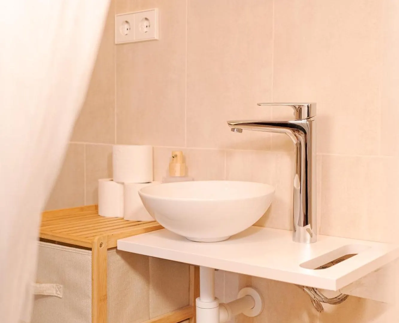 Sitges Beach Hostal בית הארחה