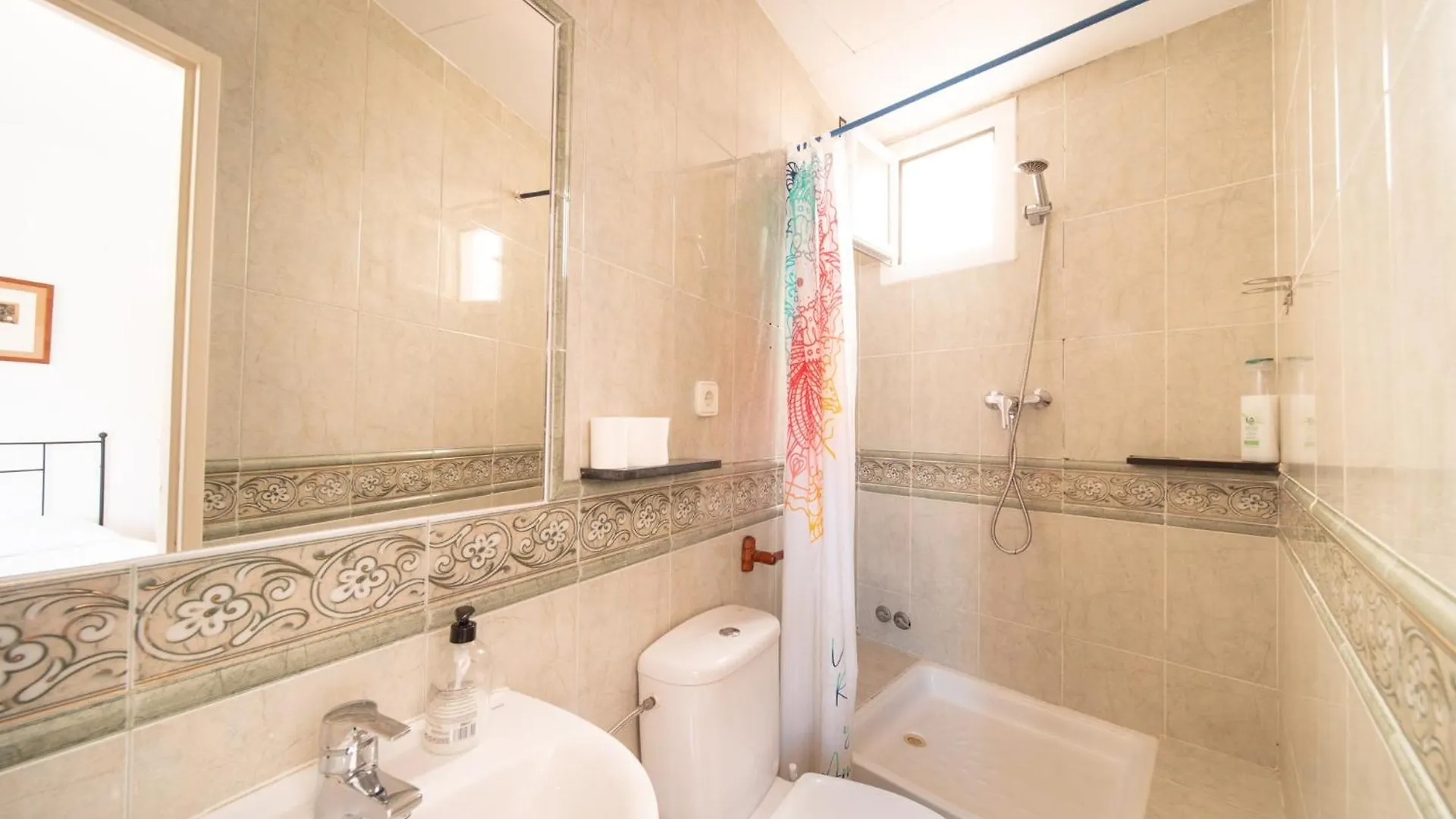 Sitges Beach Hostal 0*,